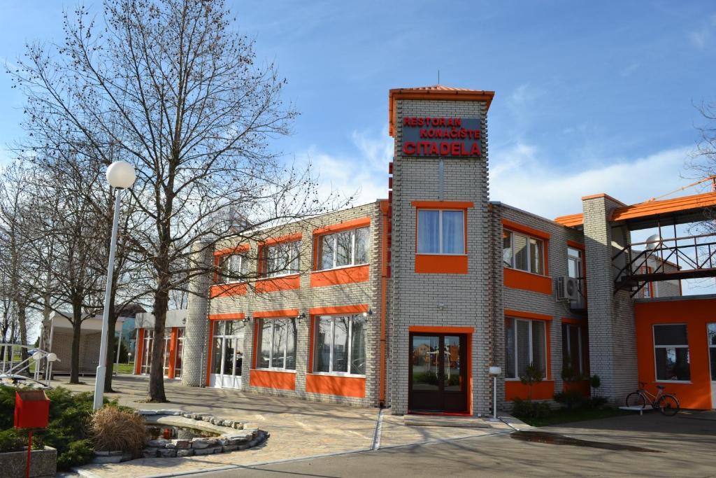 زرنيانين Motel Citadela 023 المظهر الخارجي الصورة