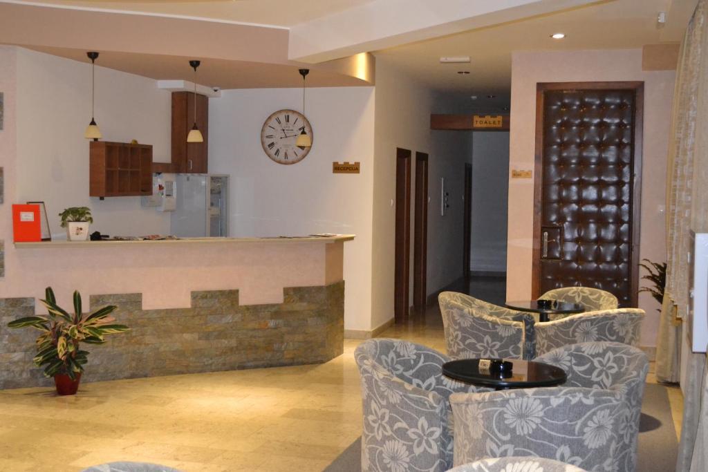 زرنيانين Motel Citadela 023 المظهر الخارجي الصورة